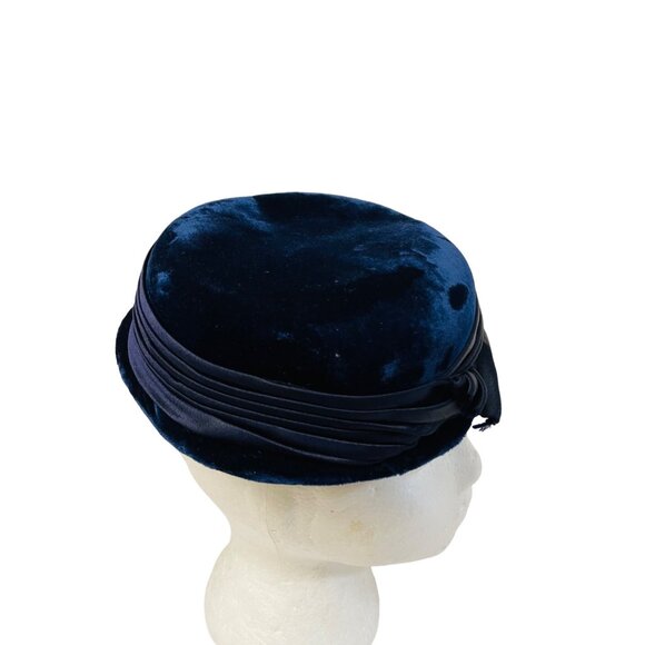 Vintage Velvet Pillbox Hat With Pleated Ribbon Trim - Picture 4 of 6